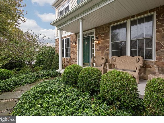 2nd image of 718 Garden Dr