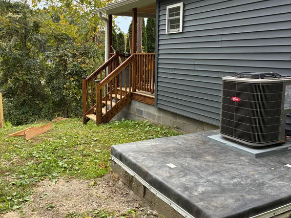 111 Helmbold Ave, Cabot, PA 16023