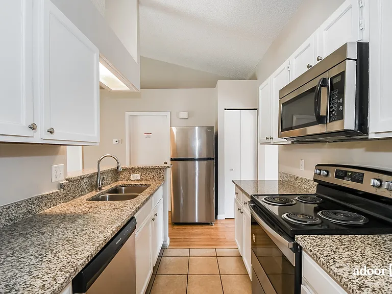 7137 Eagles Perch Dr — Photo 3