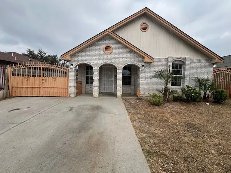 408 Badajoz Ln — Photo 1