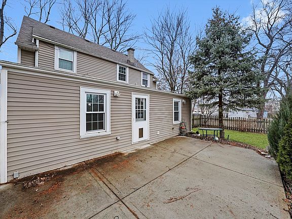 3rd image of 11913 S 71st Ct
