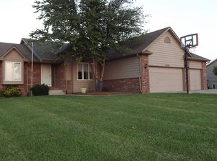 6520 S Bedford Cir, Derby, KS 67037