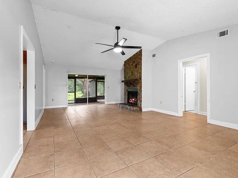 629 Stillview Cir — Photo 7