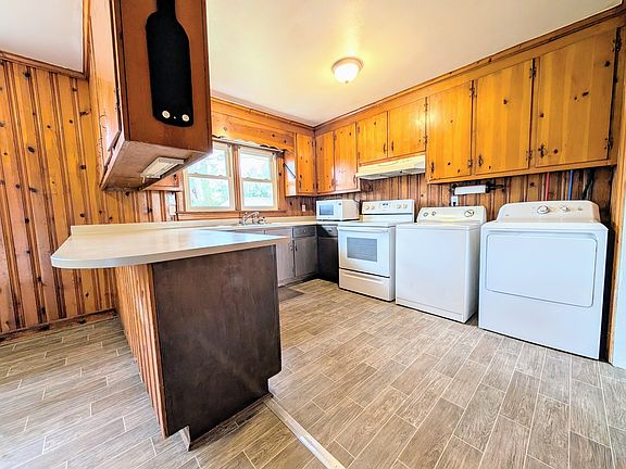 Kitchen with eat in counter top