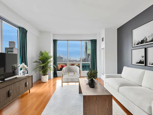 350 W 42nd St APT 38E, New York, NY 10036
