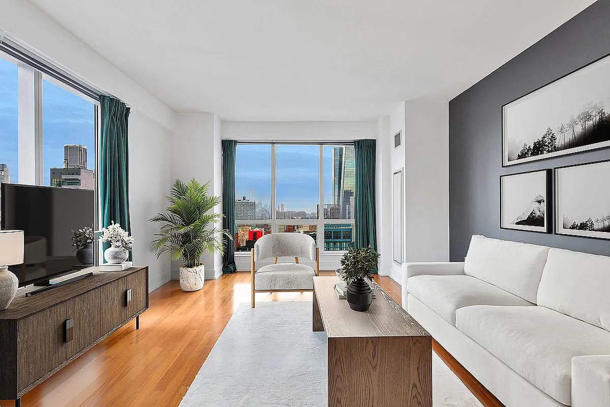 350 W 42nd St APT 38E photo 1