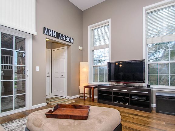 4th image of 2755 Barclay Way