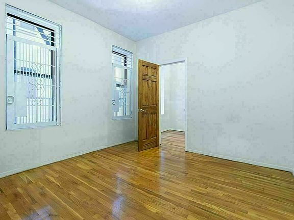 2nd image of 28 Macombs Pl APT 7