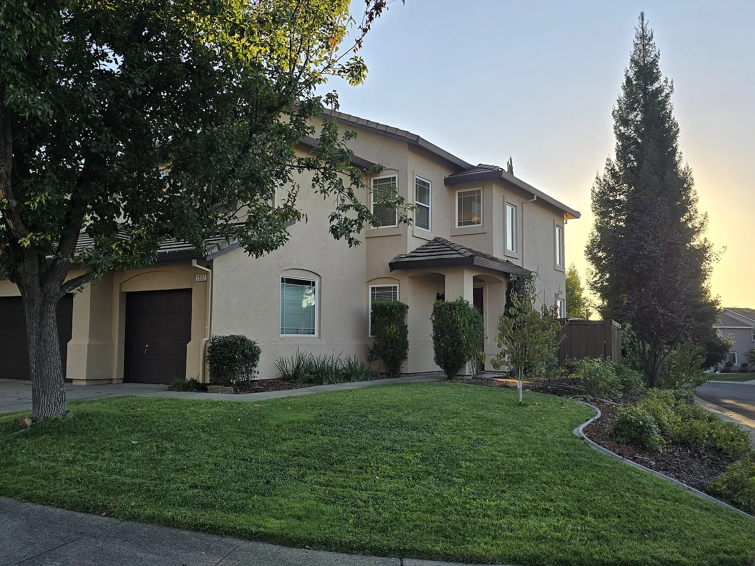 4 bed, 2.5 bath, 2250 sqft, $3,750 — Photo 3