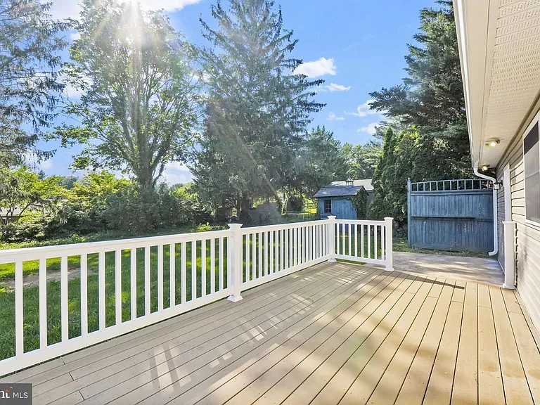 810 Wisteria Dr — Photo 44