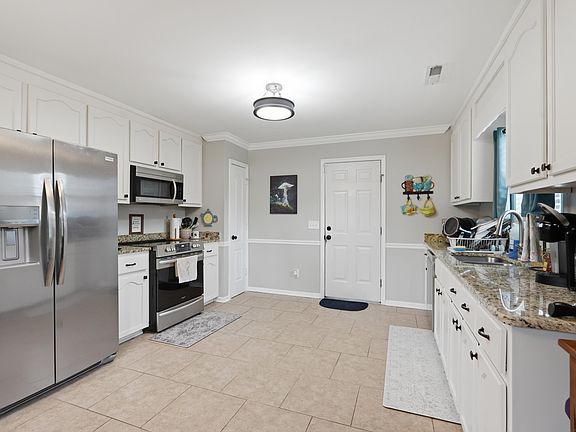3rd image of 140 Poplar Green Ln