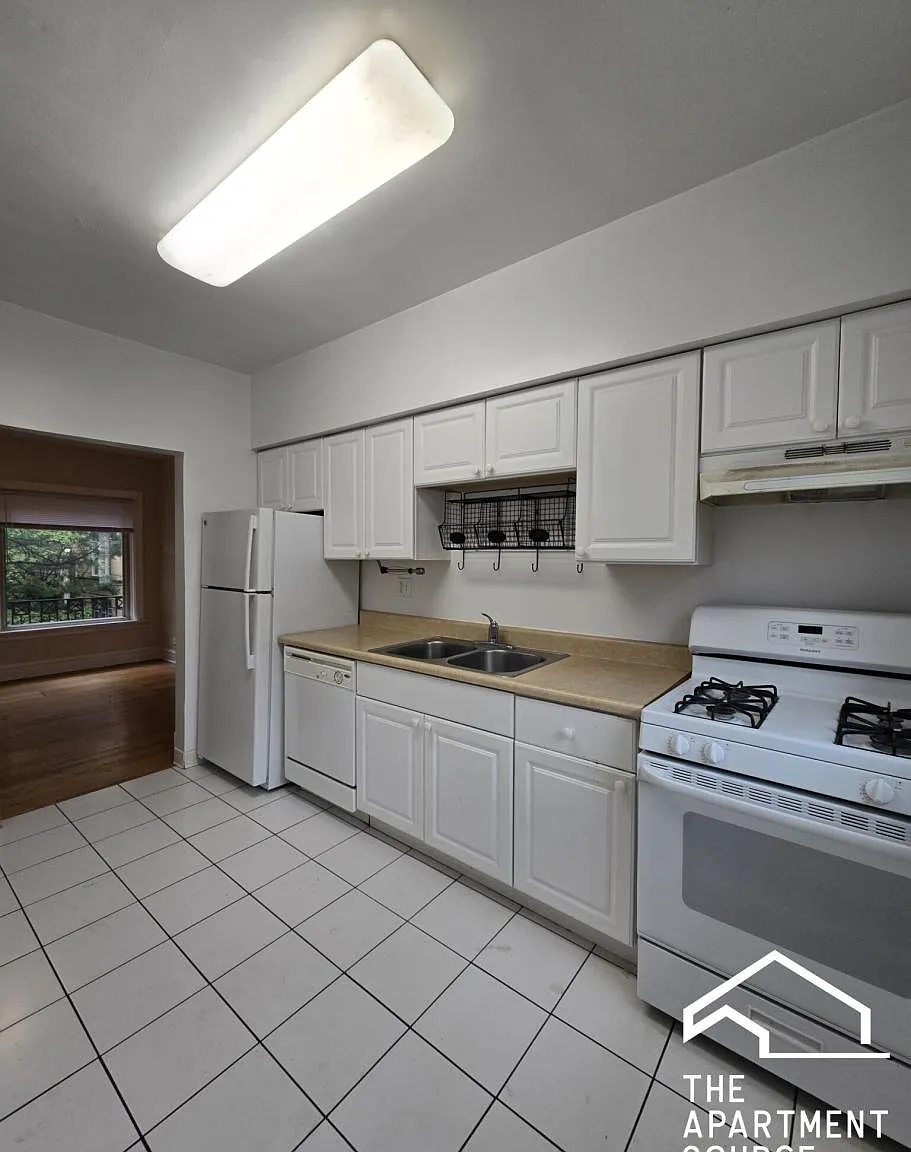 834 Reba Place #2S — Photo 3