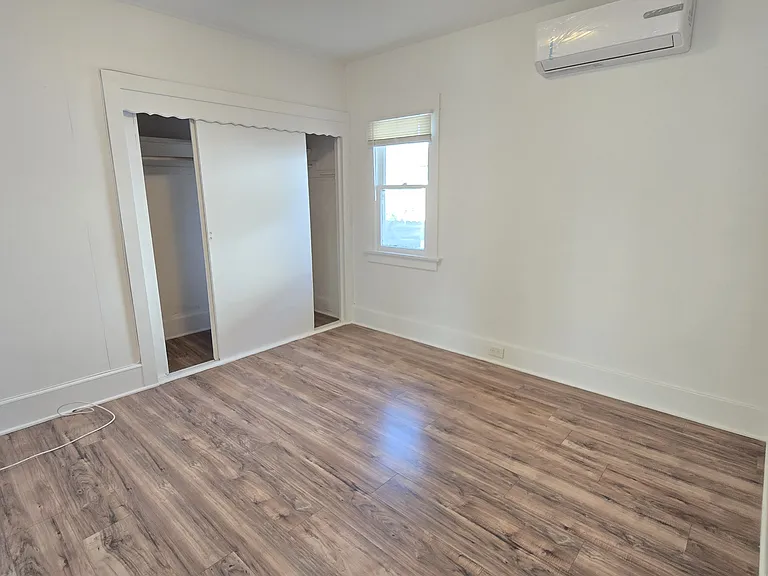 203 E Elm St — Photo 8