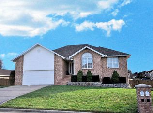 1502 E Parkview St, Ozark, MO 65721