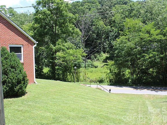 4th image of 882 Poison Cove Rd