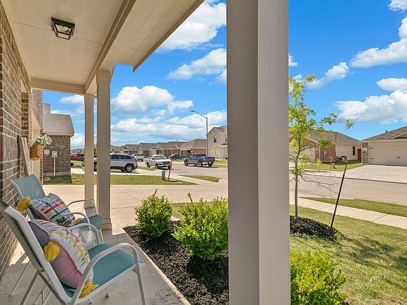 4th image of 448 Blue Crow Ln