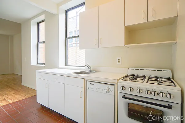 Rented by City Connections Realty | media 16