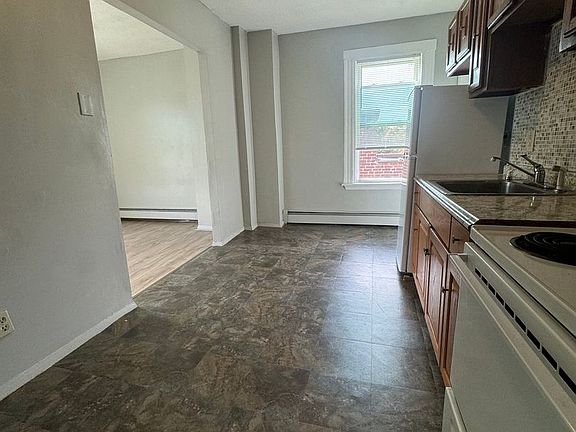 4th image of 411-431 N Main St #17