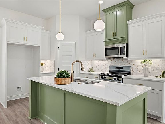 2nd image of 513 Hall St