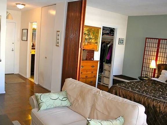 Living Room/ Bedroom