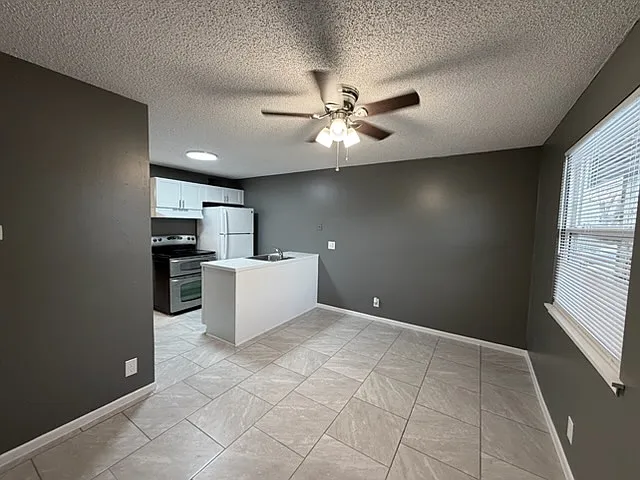 1014 Sylvan St #12 — Photo 5