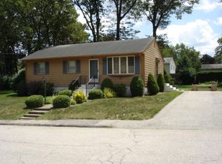 108 Pembroke Ln, Coventry, RI 02816