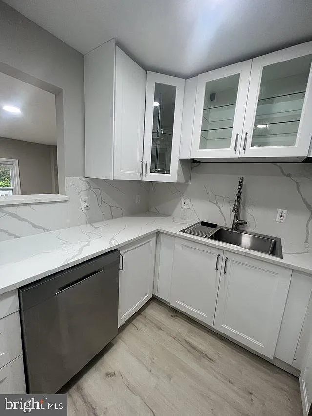 3 bed, 3.0 bath, 2088 sqft, $3,400 — Photo 4