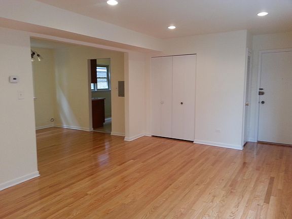 2nd image of 2154 W Rosemont Ave #3F