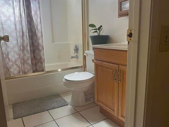 2nd image of 902 N Fig St APT C