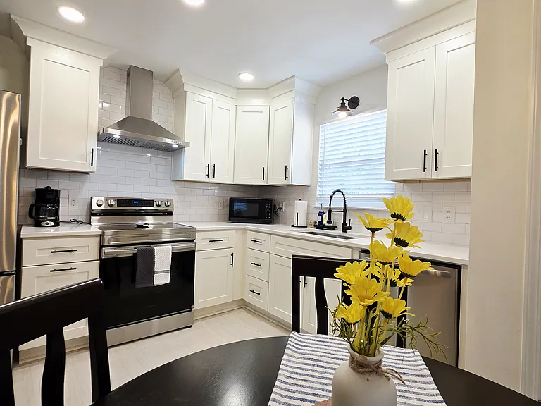 117 W Carter St — Photo 47