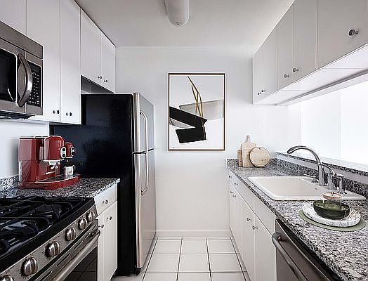 3rd image of 400 Chambers St APT 6D