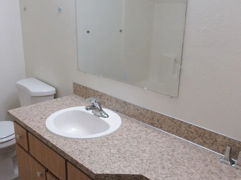 Quiet Two Bedroom Apartment in Keizer — Photo 9