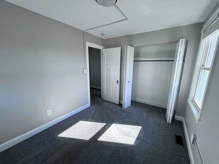 85 Royal Pkwy W — Photo 21