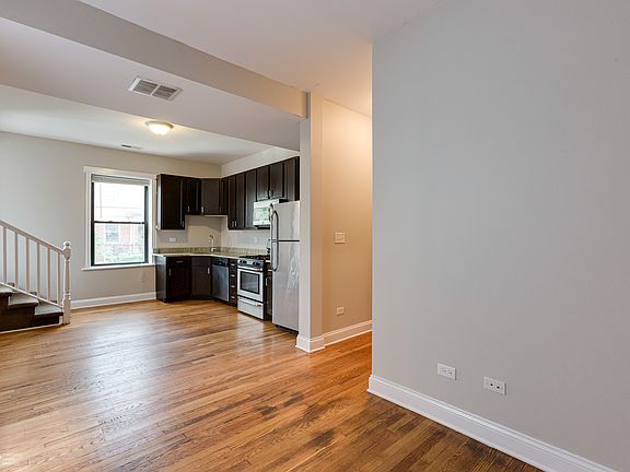 4th image of 1060 W Balmoral Ave #1