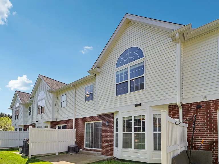 Lakeview 502 - Rear View
