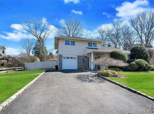 11 Point Of Woods Rd, Old Bethpage, NY 11804