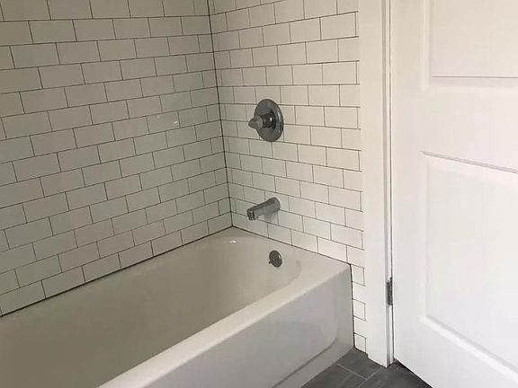 5th image of 144 W Washington Ln APT 2R