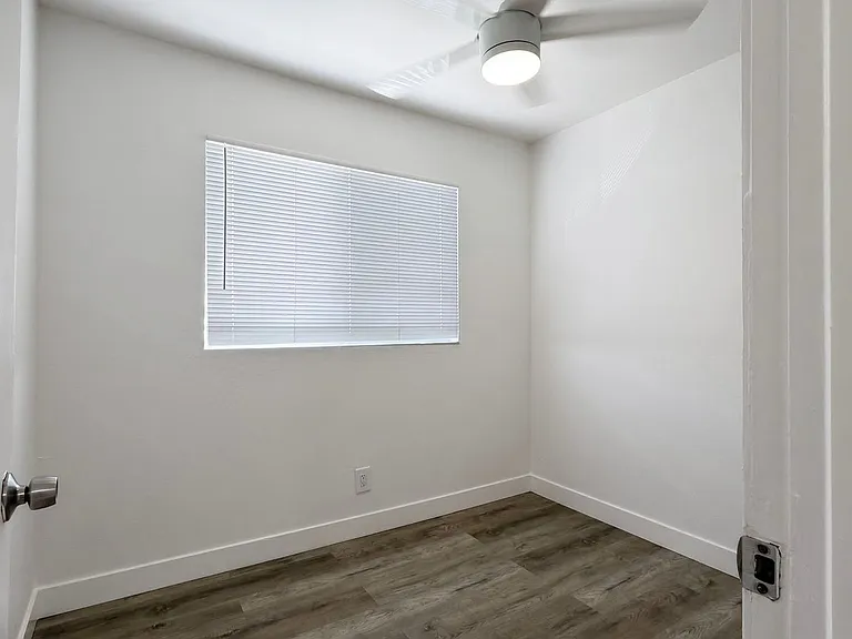 2226 Lewis Ave — Photo 6