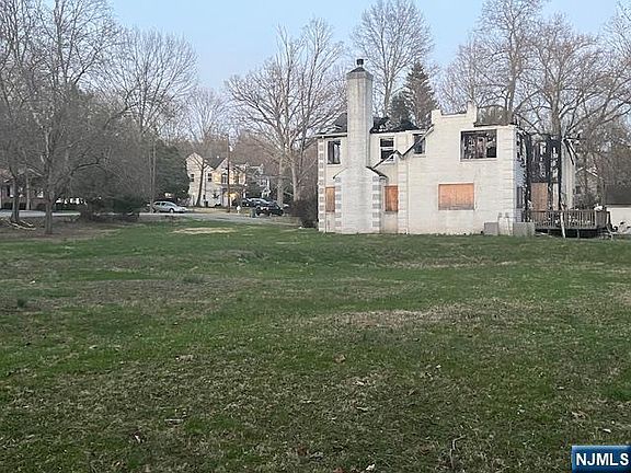 5th image of 18 Lake Rd