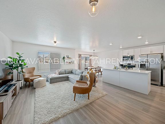 5th image of 341 N Angus Dr