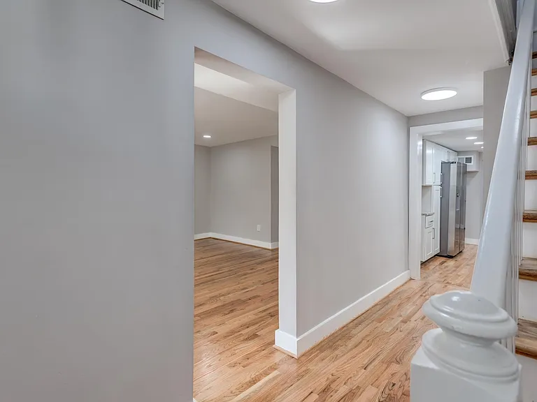 118 E Monmouth St — Photo 11
