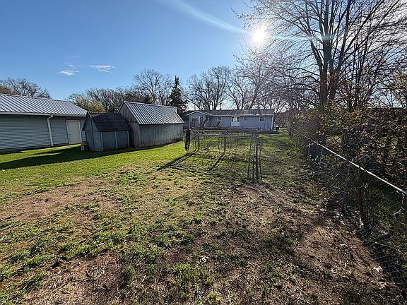 4th image of 1576 N Roberts Rd