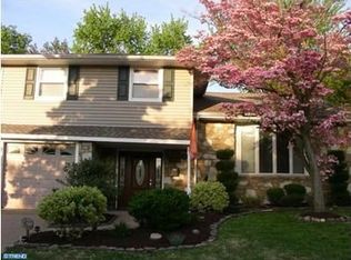 613 Oakfield Ln, Philadelphia, PA 19115