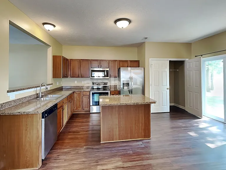 135 Springer Woods Blvd — Photo 3