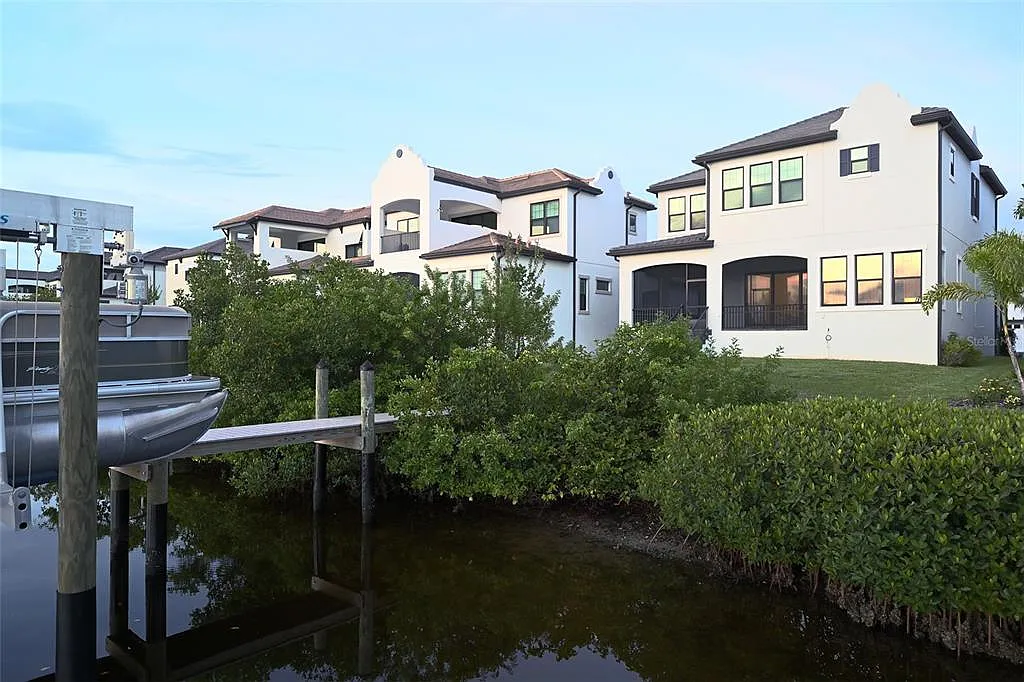 3 bed, 2.5 bath, 2524 sqft, $6,500 — Photo 2
