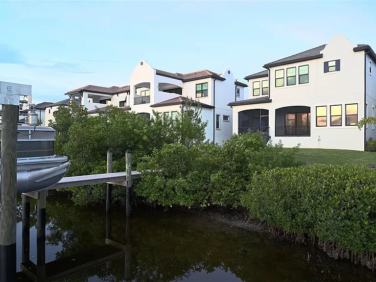 1056 Seagrape Dr — Photo 2