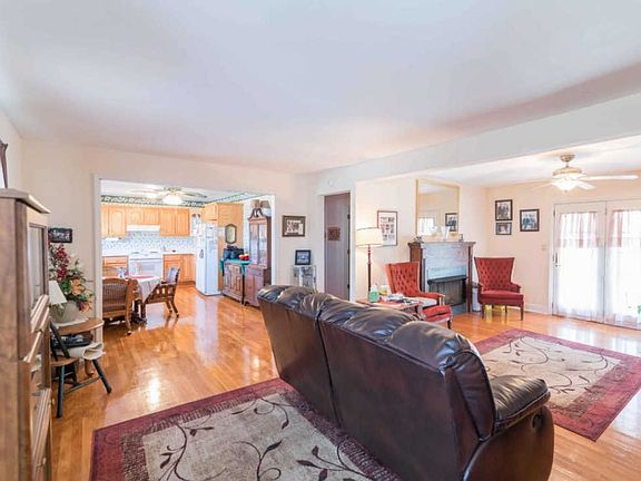 2nd image of 1409 Blackwell Dr