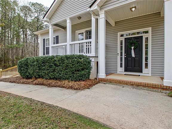 3rd image of 68 Skyview Rd