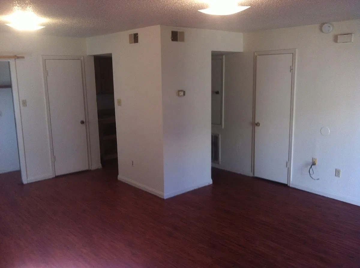 2 bed, 1.5 bath, 950 sqft, $1,195 — Photo 3