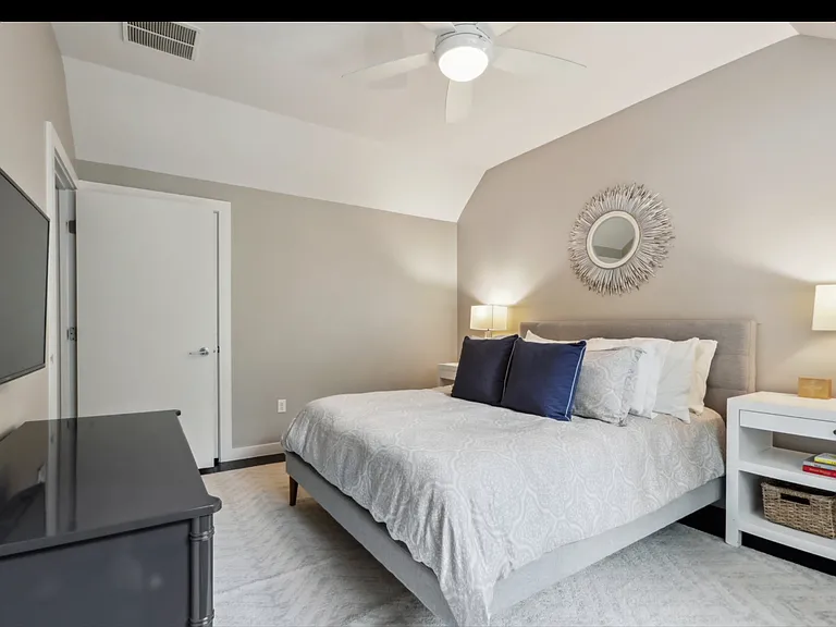 3001 Del Curto Rd — Photo 8